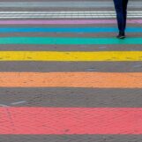 Une ville du Texas supprimera les passages pour piétons arc-en-ciel sur ordre de l'administration Trump