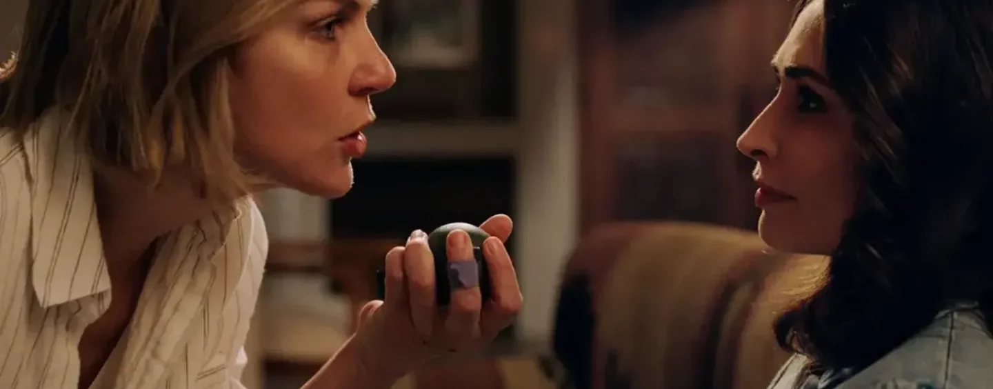 Ce baiser torride dans Pluribus fait fondre les lesbiennes