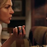 Ce baiser torride dans Pluribus fait fondre les lesbiennes