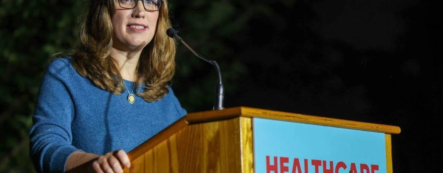 Sarah McBride dit que le Parti républicain devrait protéger la couverture santé des Américains et non criminaliser les soins médicaux des enfants trans