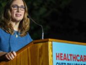 Sarah McBride dit que le Parti républicain devrait protéger la couverture santé des Américains et non criminaliser les soins médicaux des enfants trans