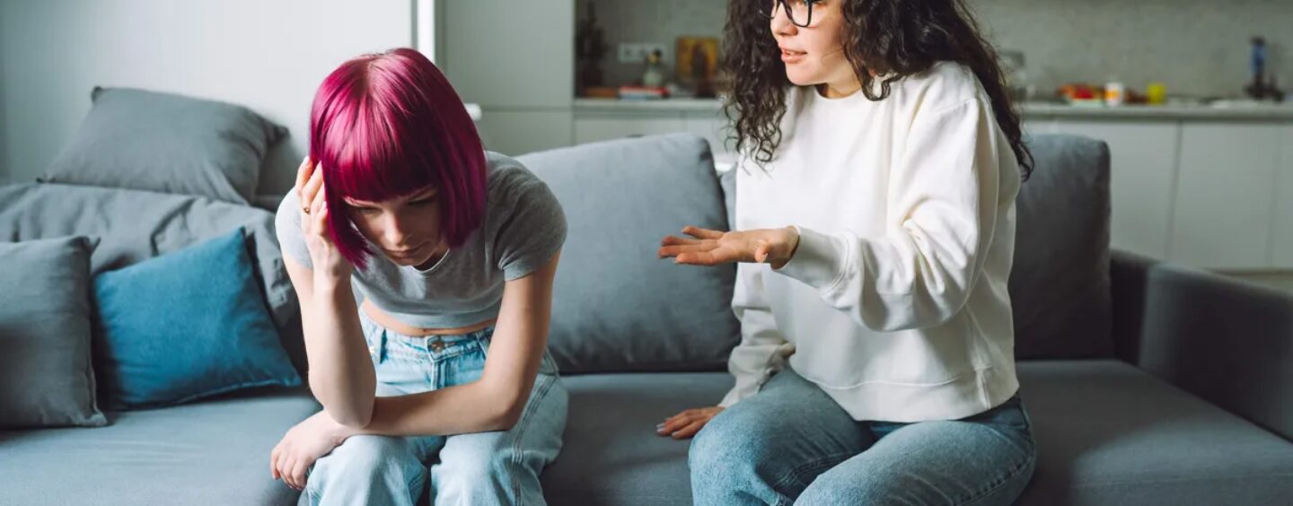 Ce que les personnes queer devraient savoir sur la réaction actuelle liée au « pas de contact » avec leur famille
