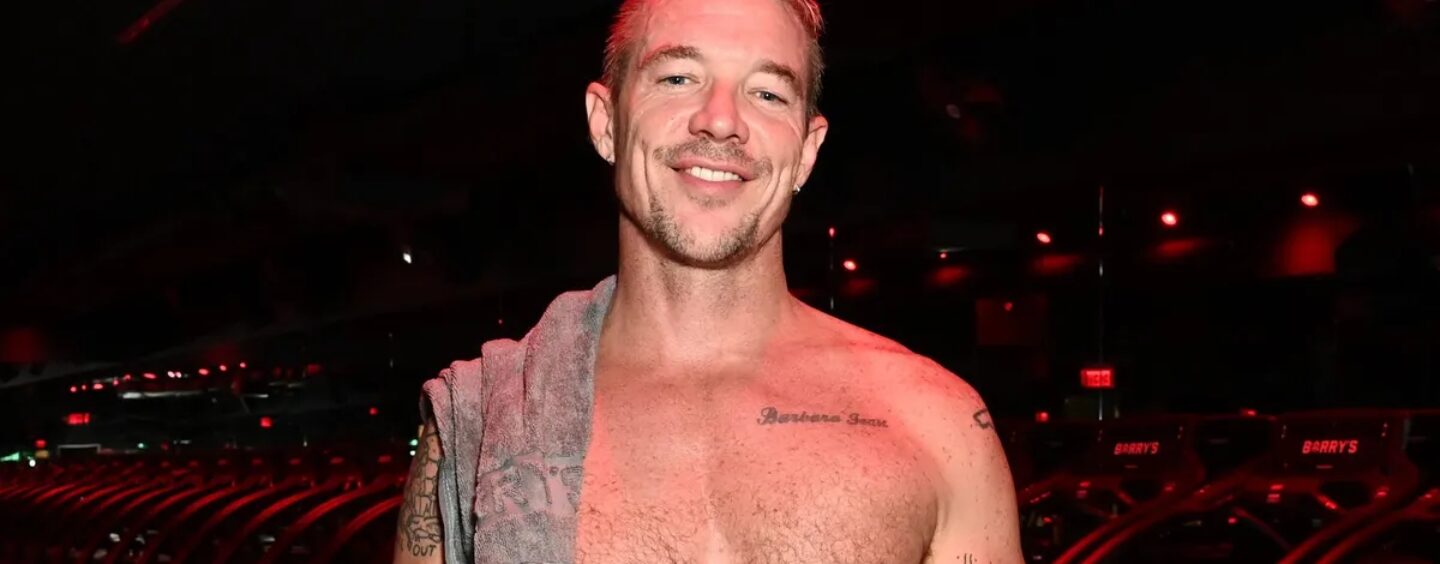 Diplo publie un selfie sexy torse nu dans un short noir moulant et les fans le perdent