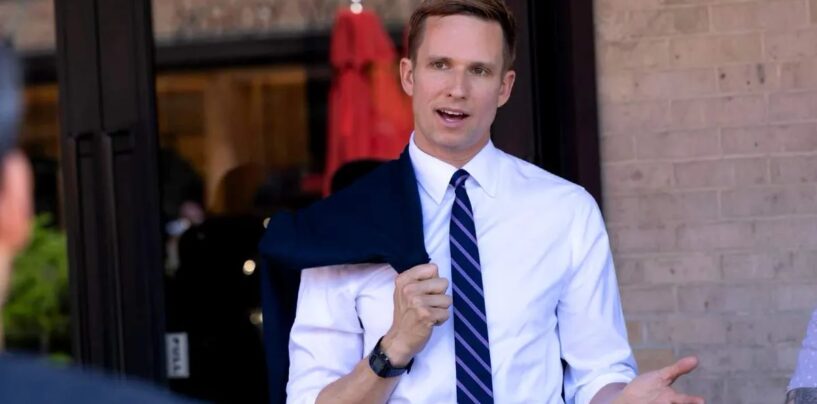 Erik Bottcher, membre du Conseil gay de New York, abandonne sa candidature à la Chambre des représentants des États-Unis et se présentera plutôt au Sénat de l'État