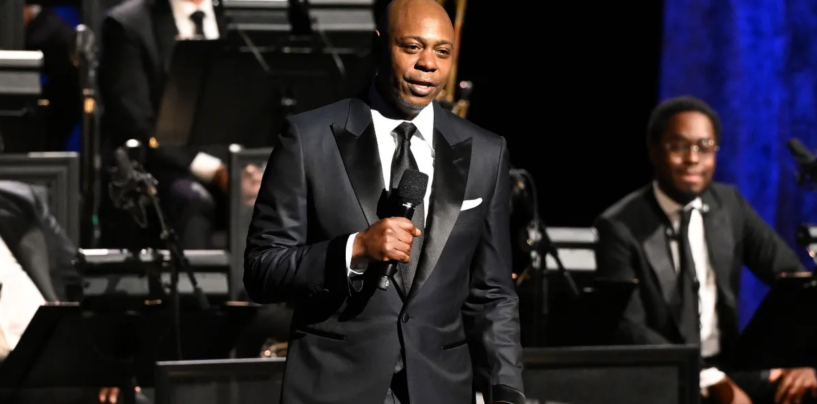 Dave Chappelle défend le tournage en Arabie Saoudite : les blagues sur les trans « se sont très bien passées »