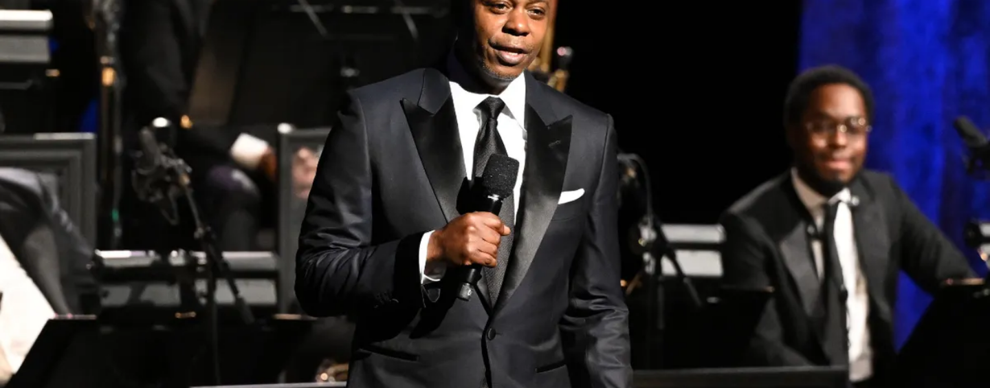 Dave Chappelle défend le tournage en Arabie Saoudite : les blagues sur les trans « se sont très bien passées »