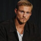 Rencontrez Alexander Ludwig – le beau gosse sexy de la saison 4 de The White Lotus