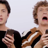 Les stars de Heated Rivalry lisent les tweets de fans les plus sales et leurs réactions sont encore plus excitantes