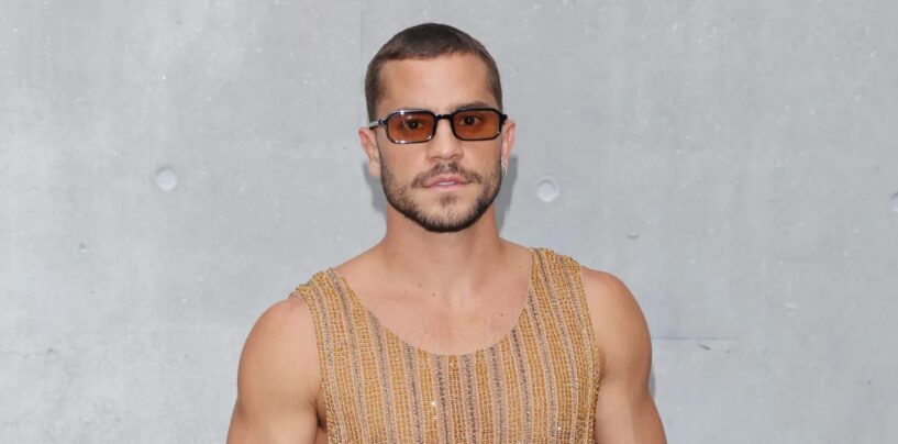 La star d'élite Arón Piper se déshabille dans un nouveau selfie sexy torse nu