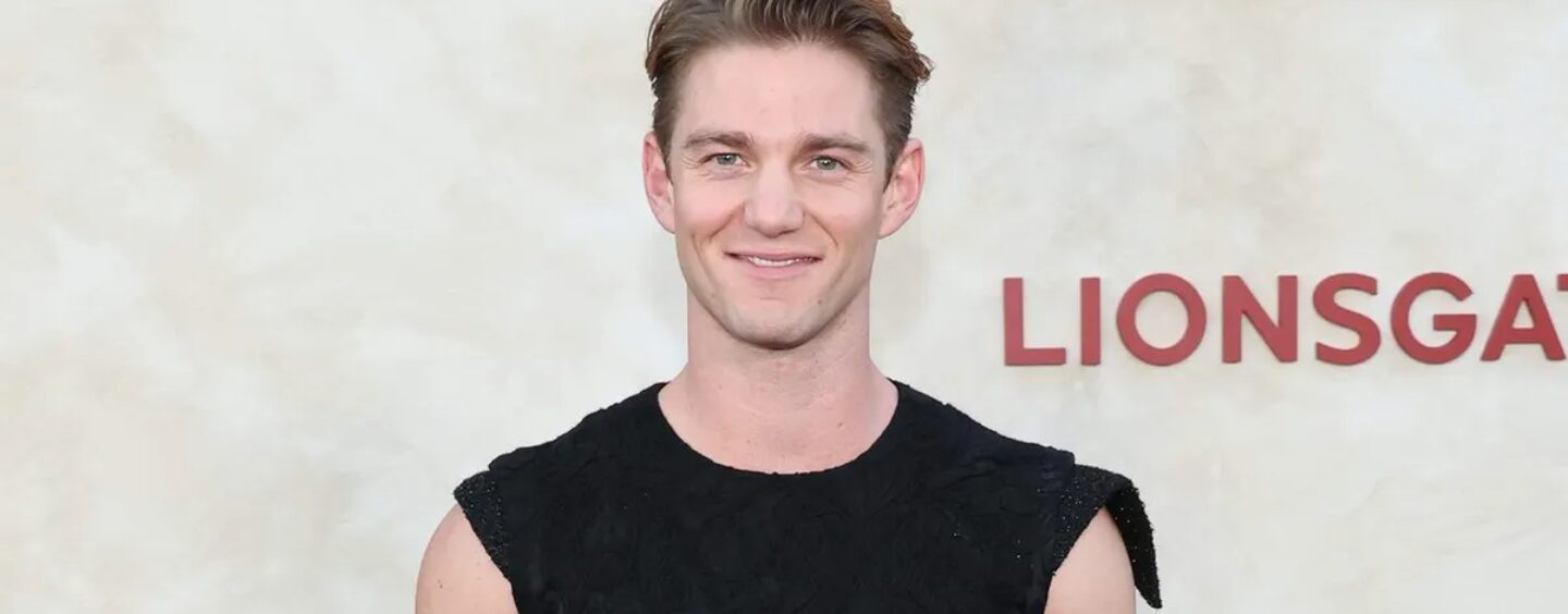 Nico Greetham se déshabille dans un nouveau selfie sexy torse nu et les gays vivent