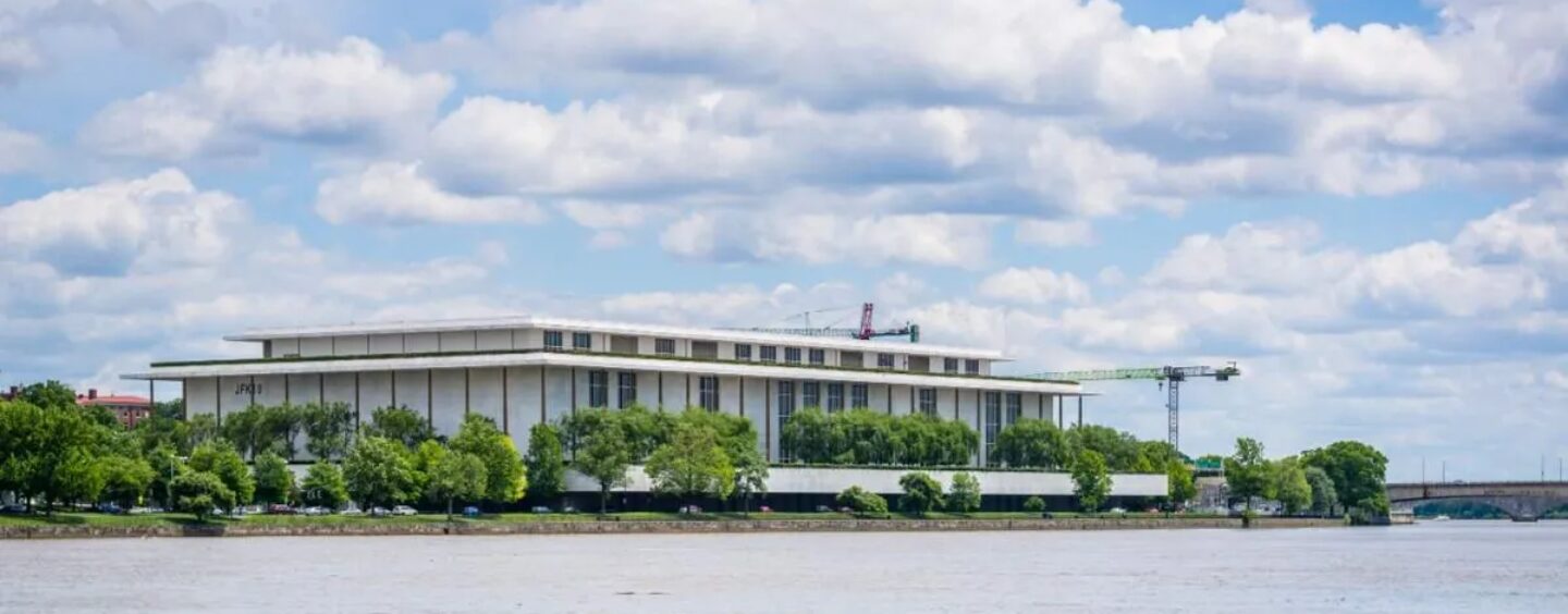 La pétition appelant les donateurs du Kennedy Center à suspendre leur financement approche les 100 000 signatures