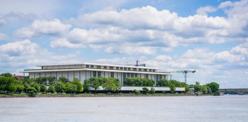 La pétition appelant les donateurs du Kennedy Center à suspendre leur financement approche les 100 000 signatures