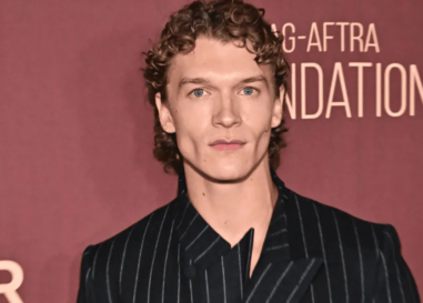 Connor Storrie de Heated Rivalry fera ses débuts en fin de soirée