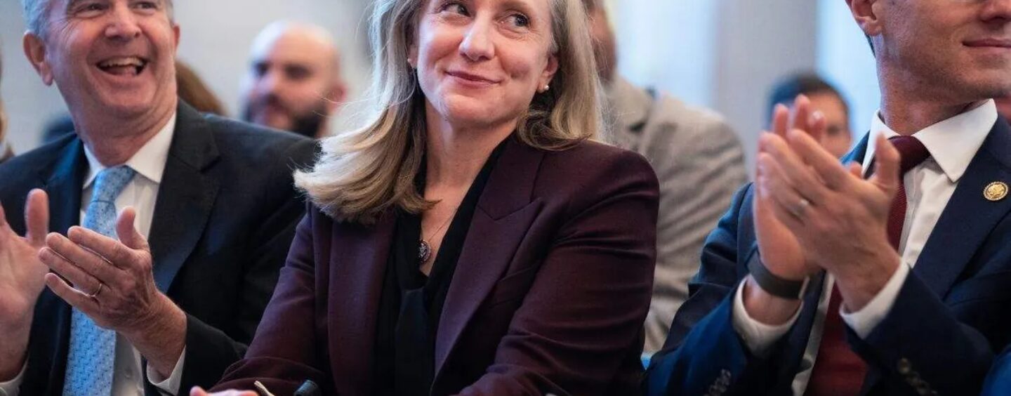 Les groupes LGBTQ+ de Virginie « ravis » de défiler lors du défilé inaugural célébrant le nouveau gouverneur démocrate de l'État