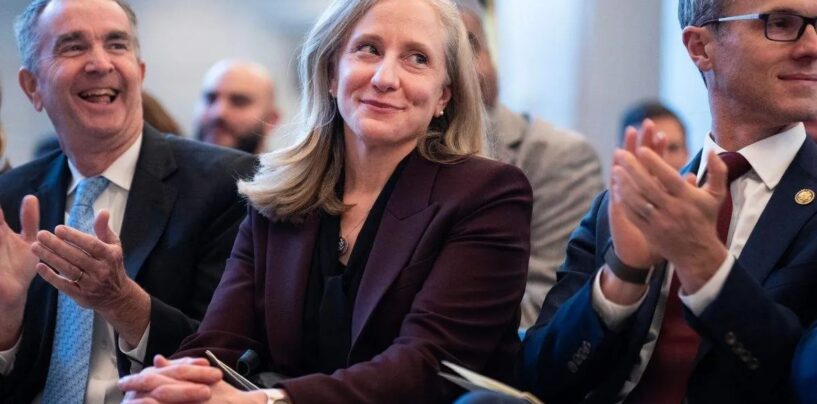 Les groupes LGBTQ+ de Virginie « ravis » de défiler lors du défilé inaugural célébrant le nouveau gouverneur démocrate de l'État