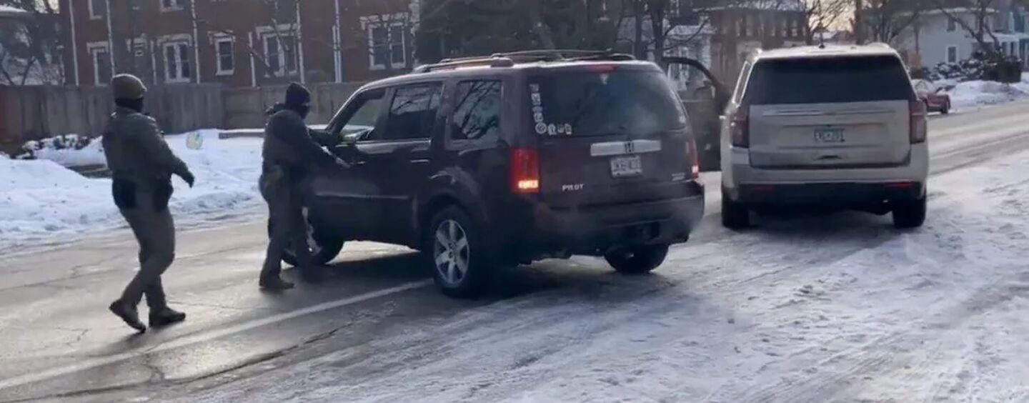 Une vidéo choquante montre un agent de l'ICE tuant une femme dans le sud de Minneapolis