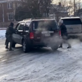 Une femme désemparée dit que ICE a tué sa femme dans une vidéo après la fusillade mortelle de Minneapolis