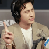 Comment Hudson Williams a surmonté la pression « écrasante » de jouer aux LGBTQ+