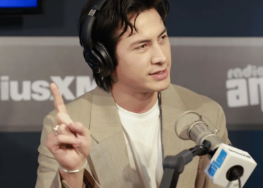 Comment Hudson Williams a surmonté la pression « écrasante » de jouer aux LGBTQ+