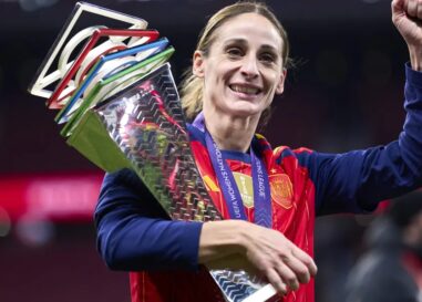 La star lesbienne du football Esther González est officiellement maman et partage de jolies photos