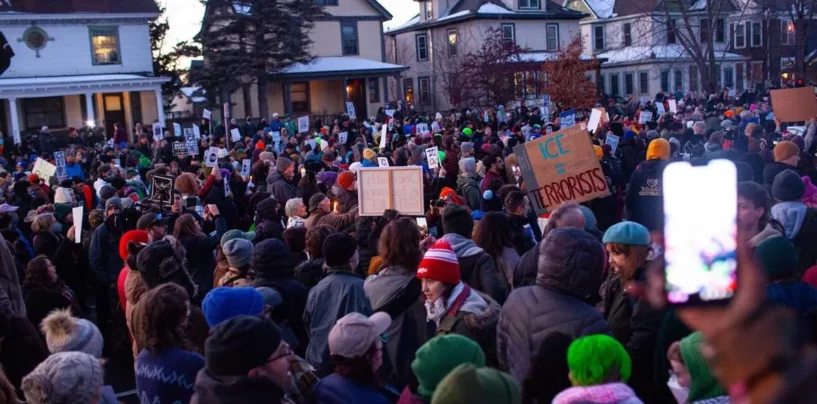 La veillée pour Renée Nicole Good devient un appel à l'action contre l'ICE