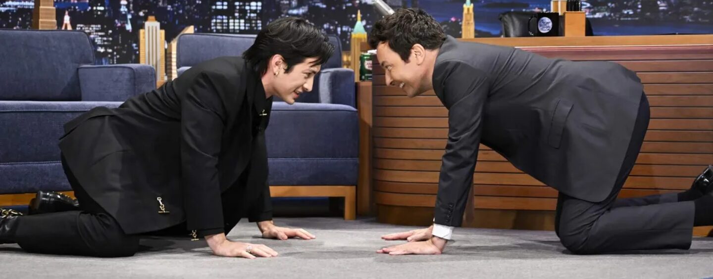 La vilaine cambrure arrière de Hudson Williams et Jimmy Fallon dans The Tonight Show devient virale