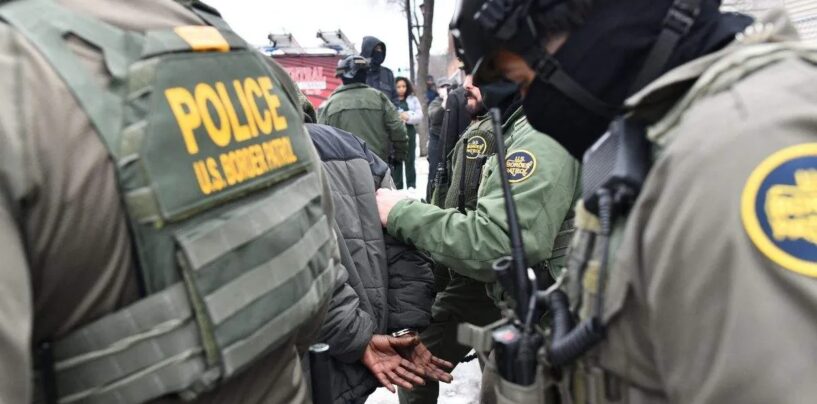 Les agents fédéraux de l'immigration de l'Oregon tirent sur deux autres personnes