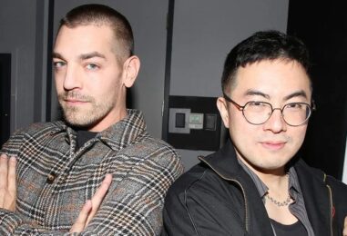 Matt Rogers et Bowen Yang réagissent aux réactions négatives suscitées par le panoramique de la démocrate Jasmine Crockett