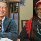 J'ai adoré Monsieur Rogers. Puis j'ai appris à qui il avait demandé de rester dans le placard