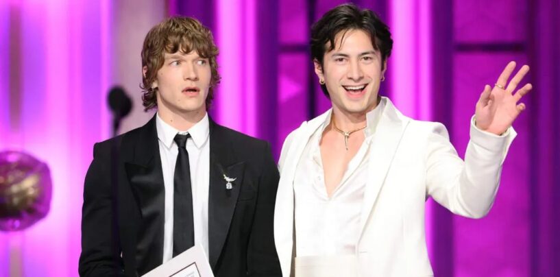 Hudson Williams et Connor Storrie de Heated Rivalry nous ont fait bâillonner à 22 reprises aux Globes