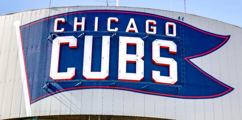 Une employée transgenre des Chicago Cubs accuse ses collègues de l'avoir agressée dans le cadre d'un procès