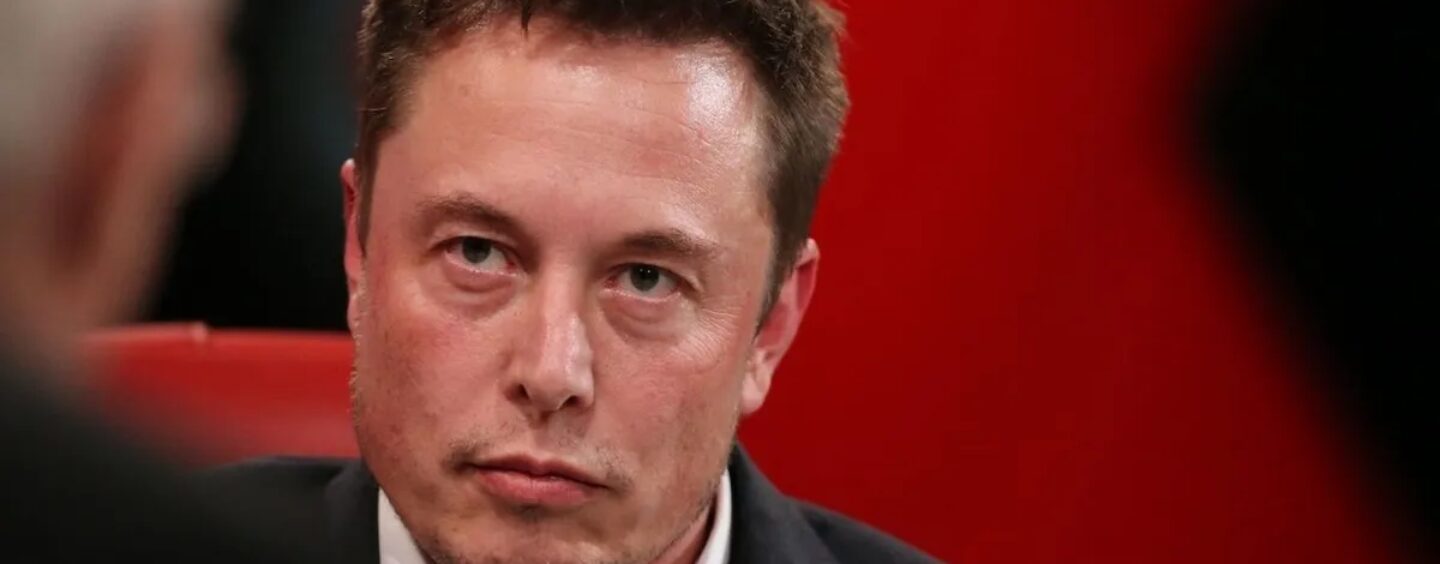 Elon Musk menace de poursuivre en justice après qu'Ashley St. Clair se soit excusé pour transphobie