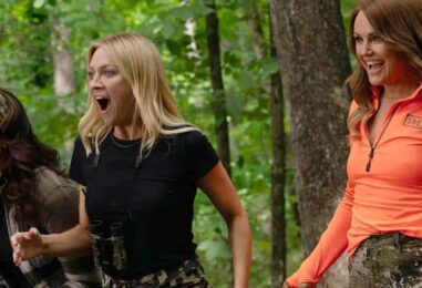 Brittany Snow prévient que la saison 2 de The Hunting Wives rendra les fans « très en colère, mais d'une manière sexy »