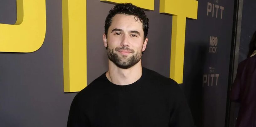 Robbie GK se déshabille et se laisse tremper dans un clip viral sexy