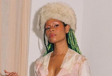 Rencontrez Aluna – la magnifique DJ qui veut que ses fans se comportent mal