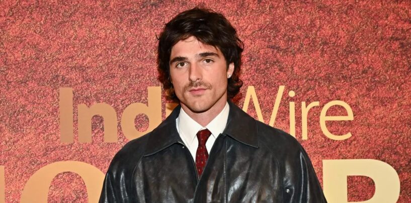 Jacob Elordi montre sa ligne en V sexy lors d'une séance photo torride