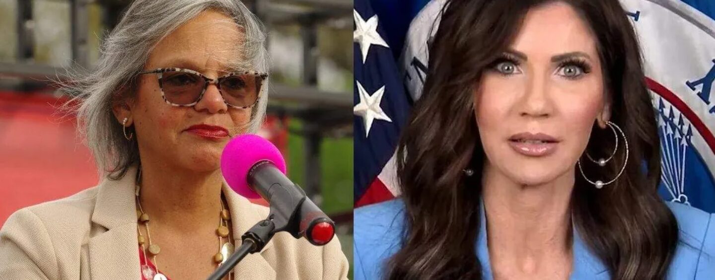 Le représentant Robin Kelly dépose des articles de mise en accusation contre Kristi Noem