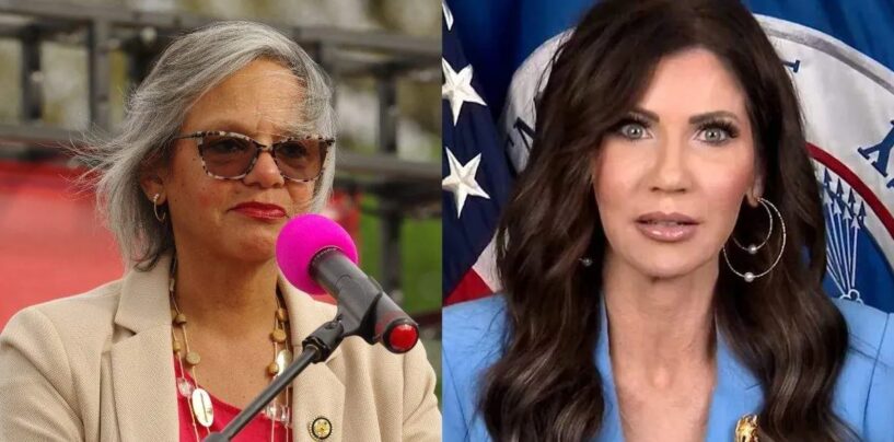 Le représentant Robin Kelly dépose des articles de mise en accusation contre Kristi Noem