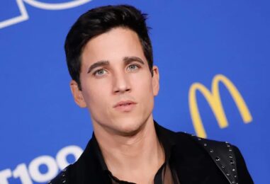 Rencontrez Mike Manning – le bel acteur queer qui joue dans Beyond the Gates