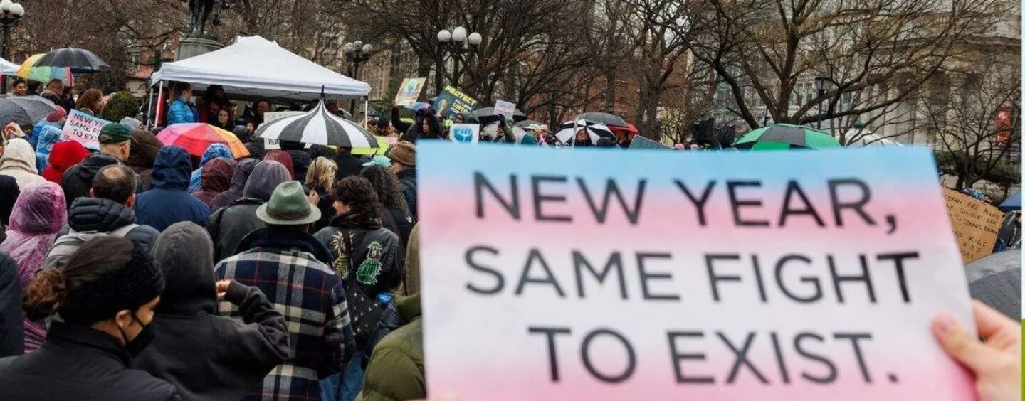 Alors que les personnes LGBTQ+ retournent au placard sous Trump, la Human Rights Campaign révèle un plan pour riposter