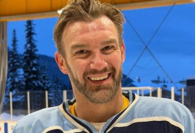 La révélation virale d'un joueur de hockey a été « écrasante » de « la meilleure façon possible »