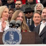 Abigail Spanberger devient la première femme gouverneur de VA, honorant l'histoire et la diversité dans son discours inaugural