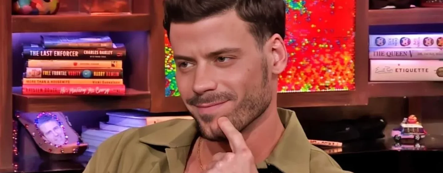 Rivalité houleuse : Voici tout le thé de François Arnaud sur WWHL