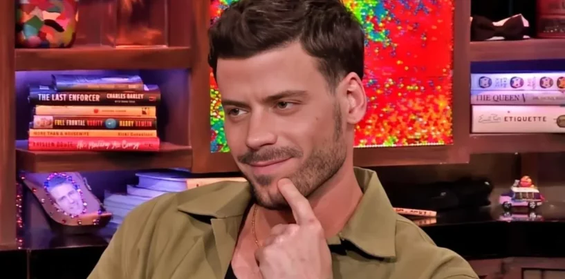 Rivalité houleuse : Voici tout le thé de François Arnaud sur WWHL