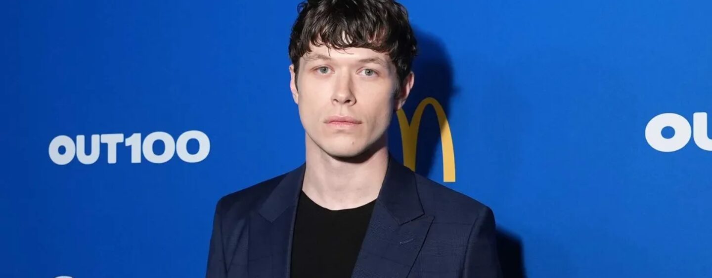 La star de Boots, Jack Cameron Kay, montre son renflement sexy dans de nouvelles photos