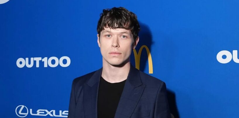 La star de Boots, Jack Cameron Kay, montre son renflement sexy dans de nouvelles photos