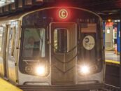 Un homme agressé dans le métro de New York pour avoir embrassé sa partenaire trans