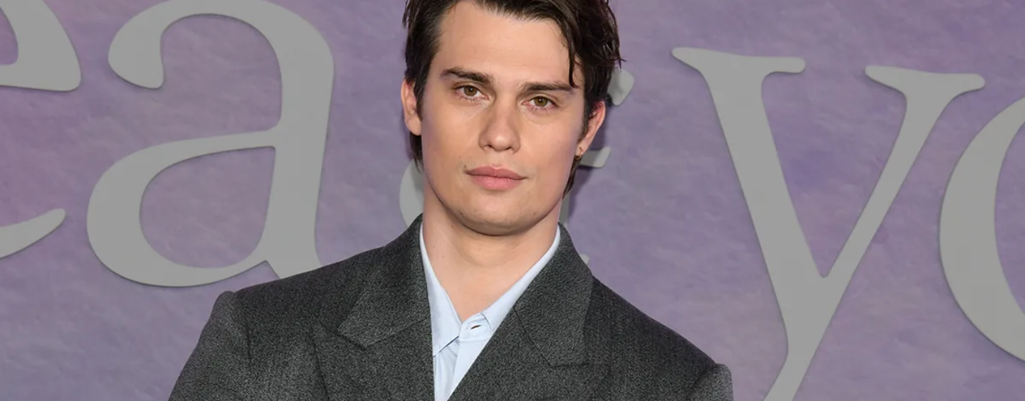 Nicholas Galitzine devient un beau mec dans la bande-annonce des Maîtres de l'Univers