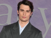 Nicholas Galitzine devient un beau mec dans la bande-annonce des Maîtres de l'Univers