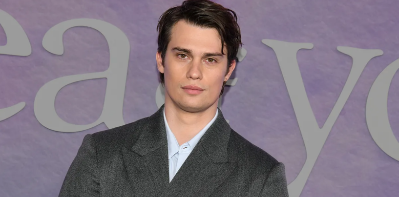 Nicholas Galitzine devient un beau mec dans la bande-annonce des Maîtres de l'Univers